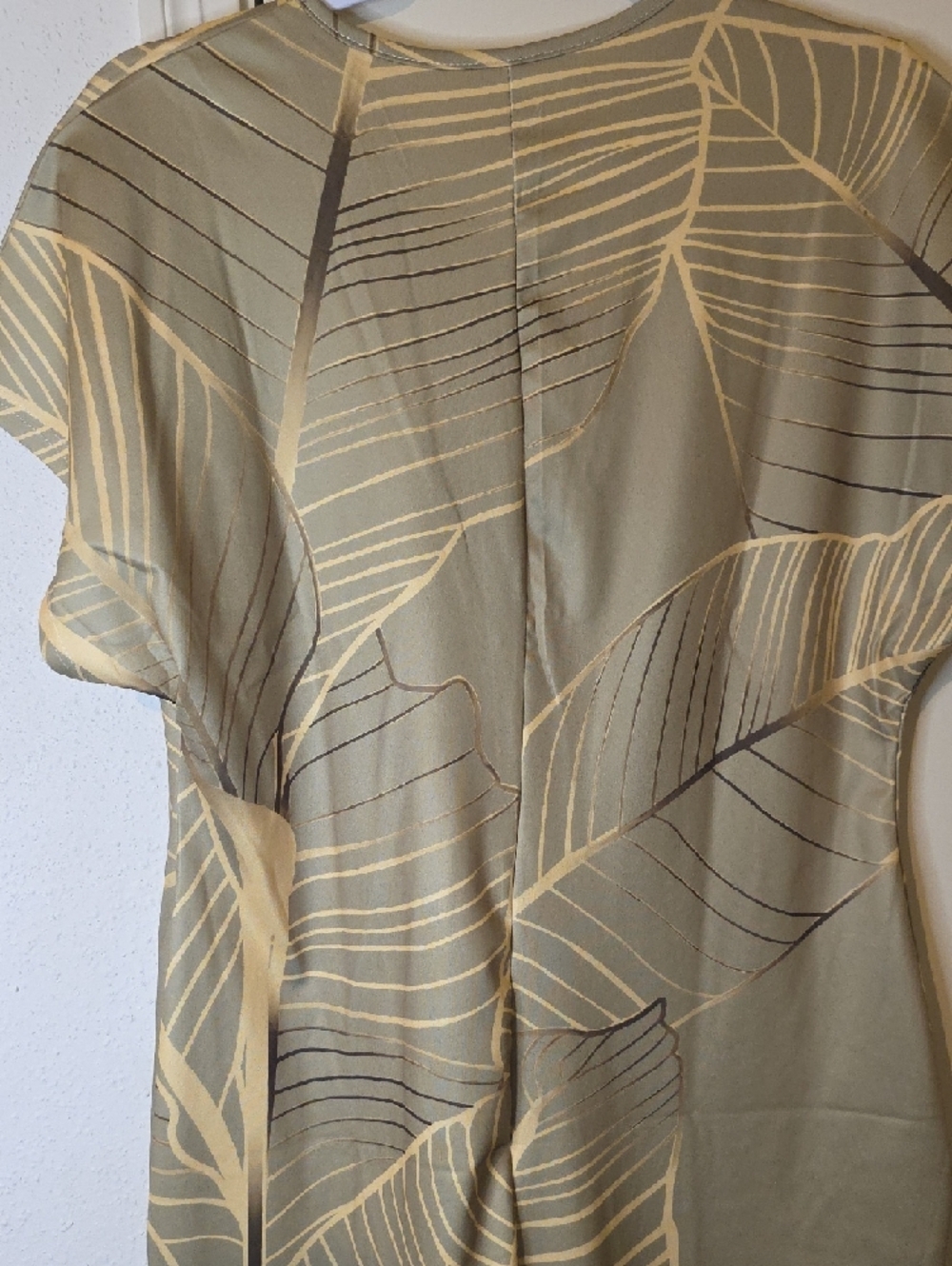 Elegant Green Leaf-Print Sheath Dress - Picture 9 of 10